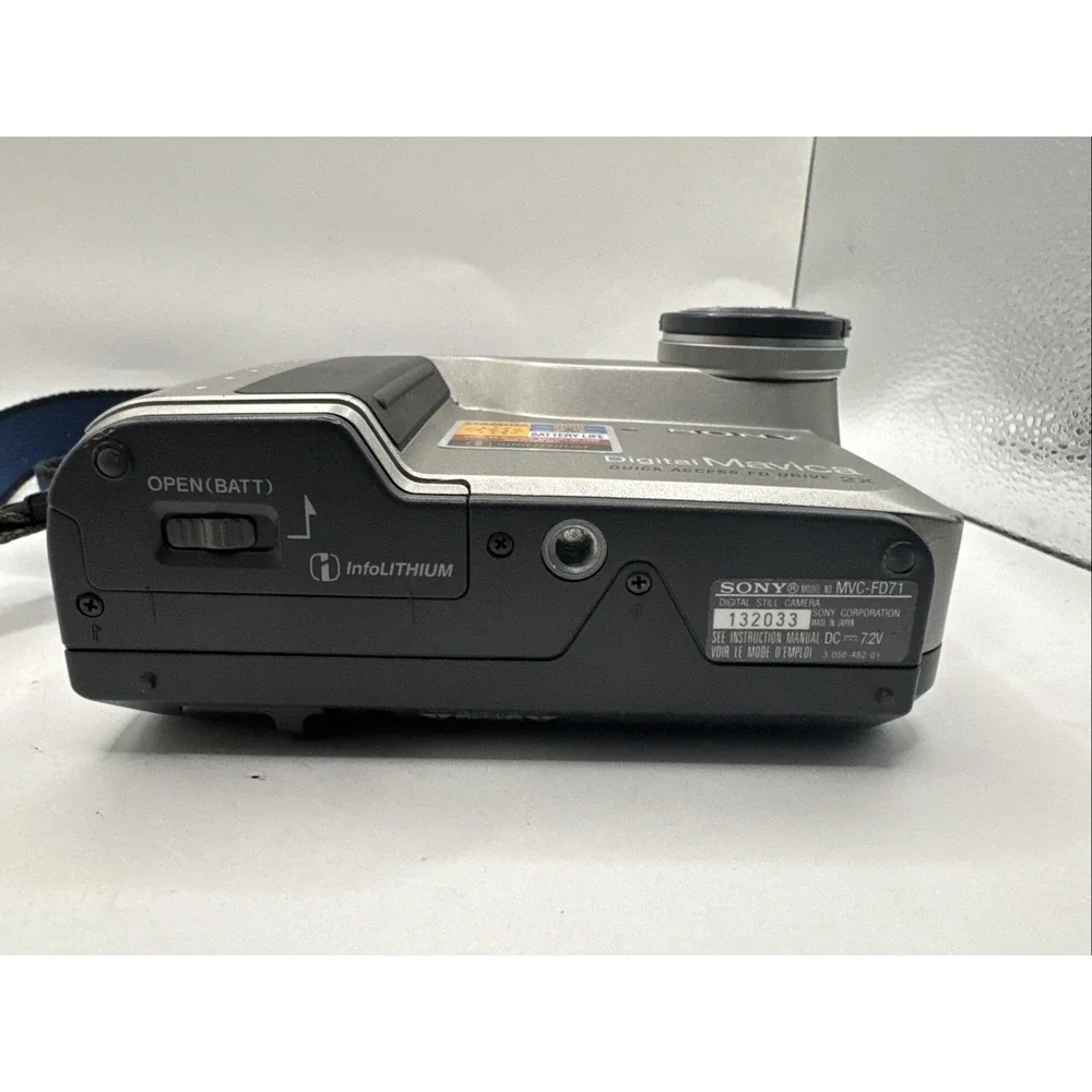 Sony‎ Mavica MVC-FD71 0.4MP Digital Camera (UNTESTED) no battery
